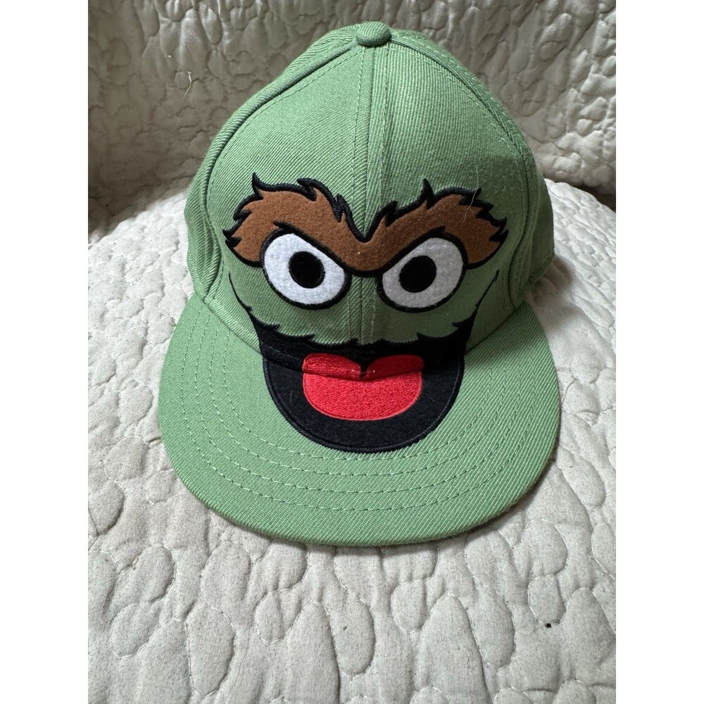Sesame Street Oscar the Grouch Fitted Hat Cap Size 7 1/4 Green Character Face